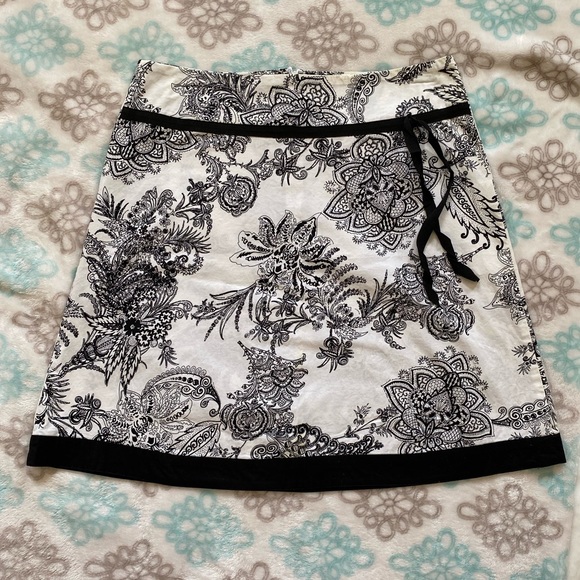❌ SOLD ❌ Patterned skirt! - Picture 1 of 7